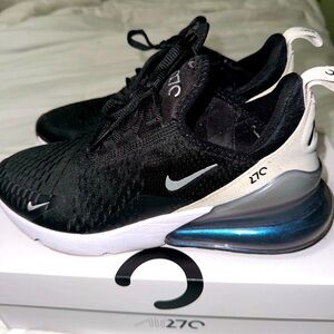 Women’s Nike Air max 270 , only worn 4-5 times .